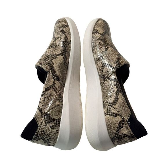 CLARKS SLIP ON CASUAL LOAFER. SNAKESKIN BEIGE - Picture 6 of 10